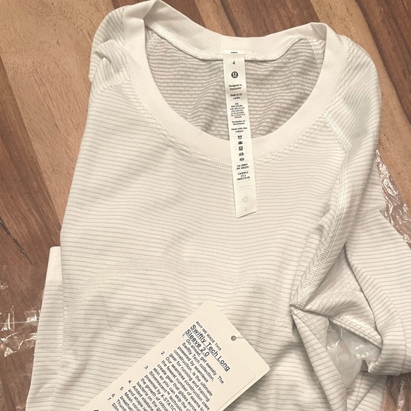 Lululemon 🤍🩶 Swifty Tech 2.0 long sleeve NWT Size 4 - Picture 4 of 6